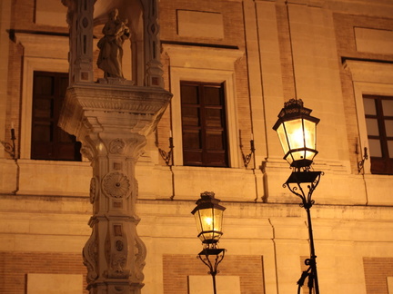 Sevilla / Séville - Statue devant le ministère des Indes