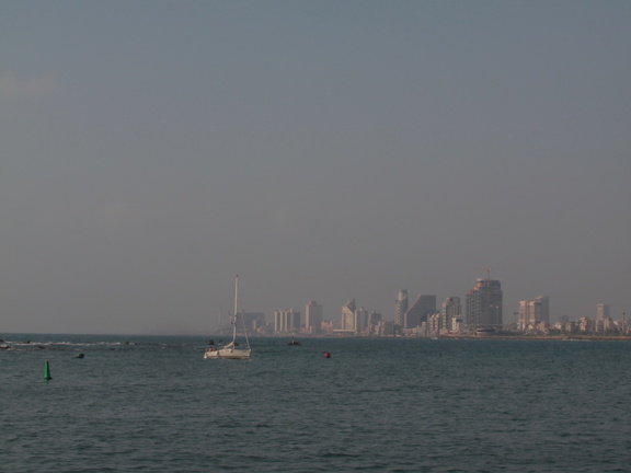 Tel-Aviv - Jaffa : un voilier regagne le port (2)