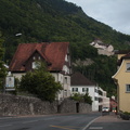 Liechtenstein -  Entrée de Vaduz avec le château en surplomb